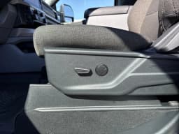Ford Super Duty F-250 SRW XLT 4WD Crew Cab 6.75' Box 2027 — side view