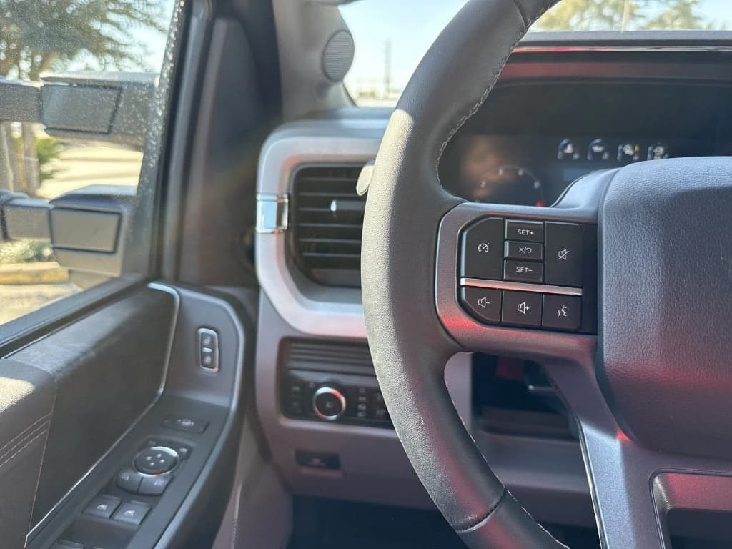 Ford Super Duty F-250 SRW XLT 4WD Crew Cab 6.75' Box 2027 — side view