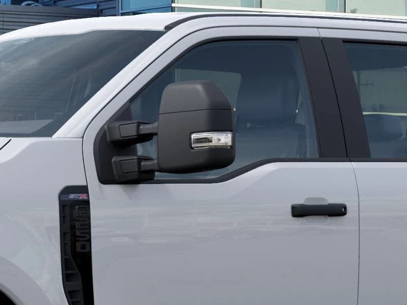 Ford Super Duty F-250 SRW XL 4WD Crew Cab 6.75' Box 2027 — side view