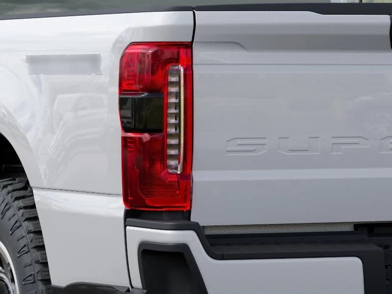 Ford Super Duty F-250 SRW XL 4WD Crew Cab 6.75' Box 2027 — side view
