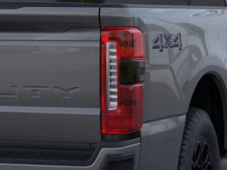 Ford Super Duty F-250 SRW XLT 4WD Crew Cab 6.75' Box