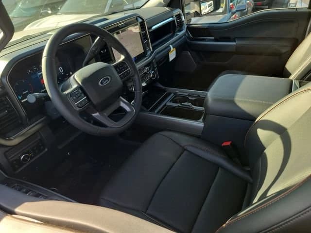 Ford Super Duty F-250 SRW LARIAT 4WD Crew Cab 6.75' Box 2026 — side view