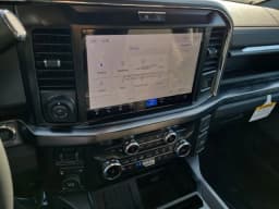 Ford Super Duty F-250 SRW LARIAT 4WD Crew Cab 6.75' Box 2026 — side view