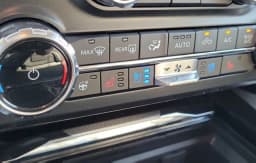 Ford Super Duty F-250 SRW LARIAT 4WD Crew Cab 6.75' Box 2026 — side view