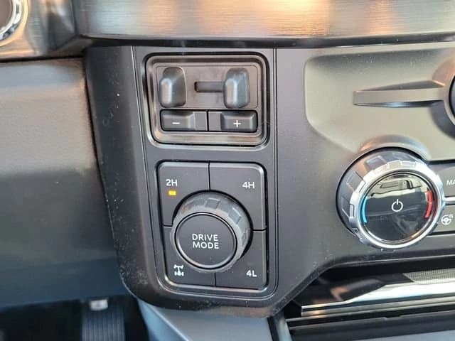 Ford Super Duty F-250 SRW LARIAT 4WD Crew Cab 6.75' Box 2026 — side view