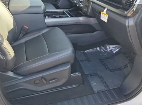 Ford Super Duty F-250 SRW LARIAT 4WD Crew Cab 6.75' Box 2026 — side view