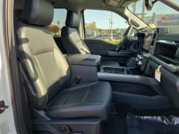 Ford Super Duty F-250 SRW LARIAT 4WD Crew Cab 6.75' Box 2026 — side view
