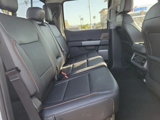 Ford Super Duty F-250 SRW LARIAT 4WD Crew Cab 6.75' Box 2026 — side view