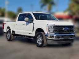Ford Super Duty F-250 SRW LARIAT 4WD Crew Cab 6.75' Box 2026 — side view