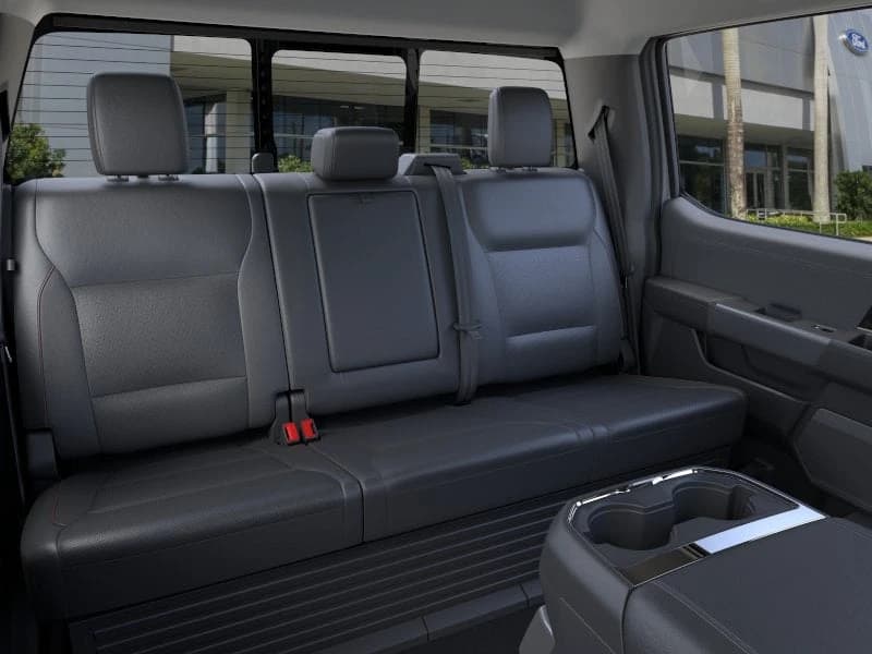 Ford Super Duty F-250 SRW LARIAT 4WD Crew Cab 6.75' Box 2026 — side view