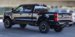 Ford Super Duty F-350 SRW LARIAT 4WD Crew Cab 6.75' Box 2025 — side view