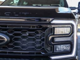 Ford Super Duty F-350 SRW LARIAT 4WD Crew Cab 6.75' Box 2025 — side view