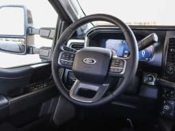 Ford Super Duty F-350 SRW LARIAT 4WD Crew Cab 6.75' Box 2025 — side view