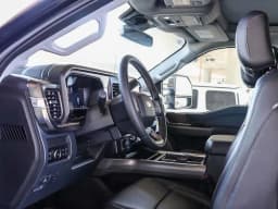 Ford Super Duty F-350 SRW LARIAT 4WD Crew Cab 6.75' Box 2025 — side view