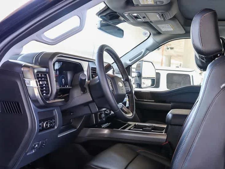Ford Super Duty F-350 SRW LARIAT 4WD Crew Cab 6.75' Box 2025 — side view