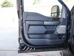 Ford Super Duty F-350 SRW LARIAT 4WD Crew Cab 6.75' Box 2025 — side view