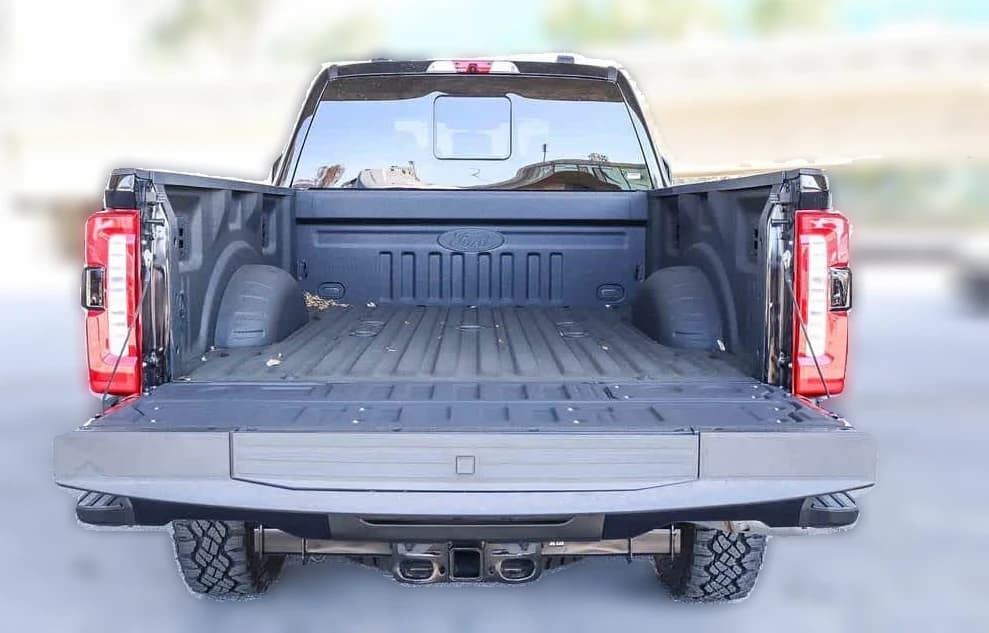 Ford Super Duty F-350 SRW LARIAT 4WD Crew Cab 6.75' Box 2025 — side view