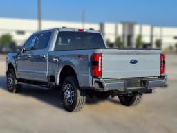 Ford Super Duty F-350 SRW LARIAT 4WD Crew Cab 6.75' Box 2026 — side view