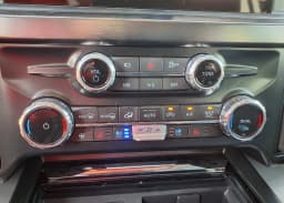Ford Super Duty F-350 SRW LARIAT 4WD Crew Cab 6.75' Box 2026 — side view
