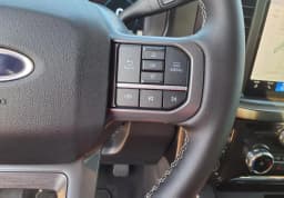 Ford Super Duty F-350 SRW LARIAT 4WD Crew Cab 6.75' Box 2026 — side view