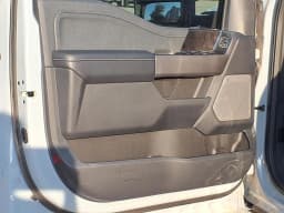 Ford Super Duty F-350 SRW LARIAT 4WD Crew Cab 6.75' Box 2026 — side view
