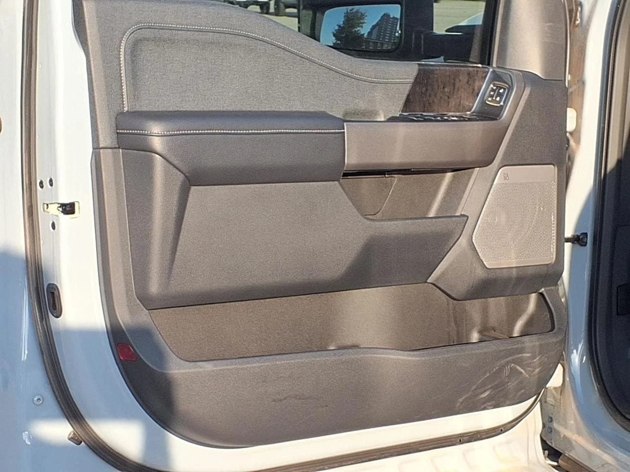 Ford Super Duty F-350 SRW LARIAT 4WD Crew Cab 6.75' Box 2026 — side view