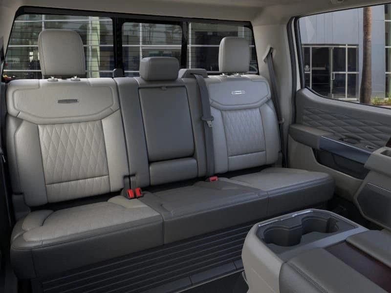 Ford Super Duty F-350 SRW Platinum 4WD Crew Cab 6.75' Box 2025 — side view