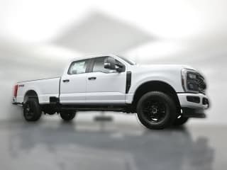 Ford Super Duty F-350 SRW XL 4WD Crew Cab 8' Box
