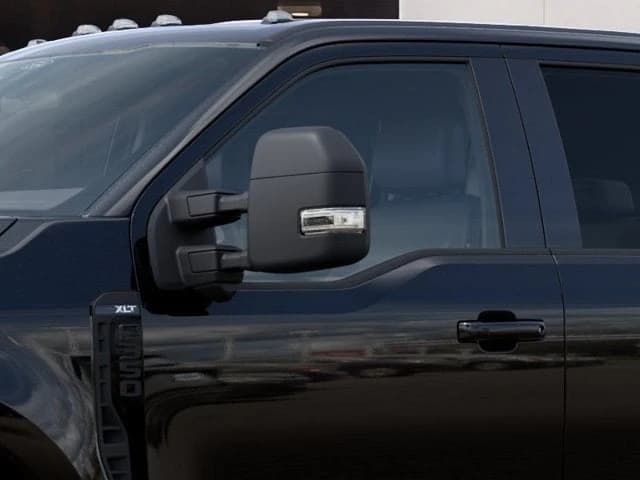 Ford Super Duty F-350 SRW XLT 4WD Crew Cab 6.75' Box 2027 — side view