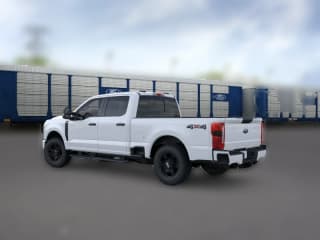 Ford Super Duty F-350 SRW XL 4WD Crew Cab 6.75' Box
