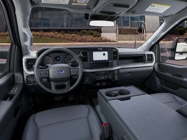 Ford Super Duty F-350 SRW XL 4WD Crew Cab 8' Box 2027 — side view