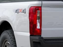 Ford Super Duty F-350 SRW XL 4WD Crew Cab 8' Box 2027 — side view