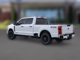 Ford Super Duty F-350 SRW XL 4WD Crew Cab 6.75' Box