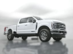 Ford Super Duty F-350 SRW LARIAT 4WD Crew Cab 6.75' Box 2026 — side view