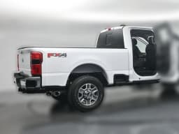 Ford Super Duty F-350 SRW LARIAT 4WD Crew Cab 6.75' Box 2026 — side view