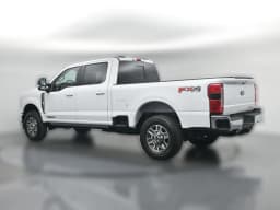 Ford Super Duty F-350 SRW LARIAT 4WD Crew Cab 6.75' Box 2026 — side view