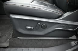 Ford Super Duty F-350 SRW LARIAT 4WD Crew Cab 6.75' Box 2026 — side view