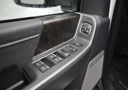 Ford Super Duty F-350 SRW LARIAT 4WD Crew Cab 6.75' Box 2026 — side view