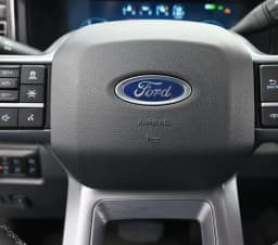 Ford Super Duty F-350 SRW LARIAT 4WD Crew Cab 6.75' Box 2026 — side view