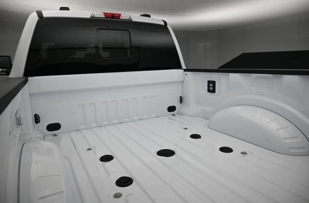 Ford Super Duty F-350 SRW LARIAT 4WD Crew Cab 6.75' Box 2026 — side view