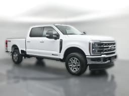 Ford Super Duty F-350 SRW LARIAT 4WD Crew Cab 6.75' Box 2026 — side view