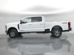Ford Super Duty F-350 SRW LARIAT 4WD Crew Cab 6.75' Box 2026 — side view