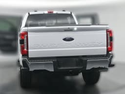 Ford Super Duty F-350 SRW LARIAT 4WD Crew Cab 6.75' Box 2026 — side view