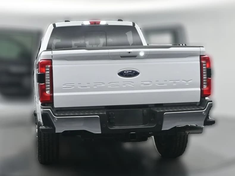 Ford Super Duty F-350 SRW LARIAT 4WD Crew Cab 6.75' Box 2026 — side view
