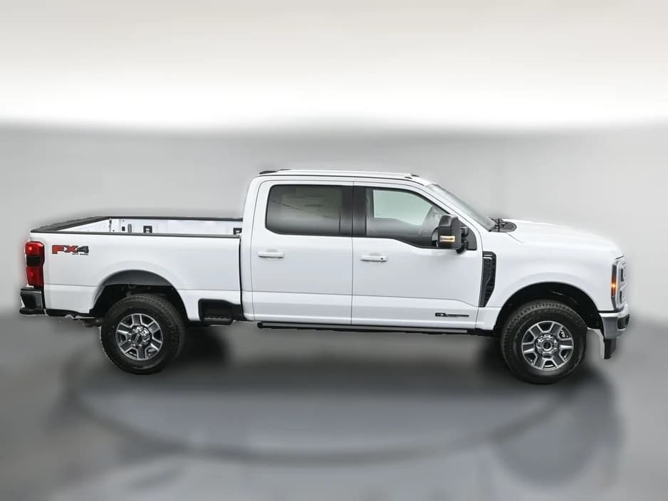 Ford Super Duty F-350 SRW LARIAT 4WD Crew Cab 6.75' Box 2026 — side view
