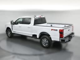Ford Super Duty F-350 SRW LARIAT 4WD Crew Cab 6.75' Box 2026 — side view