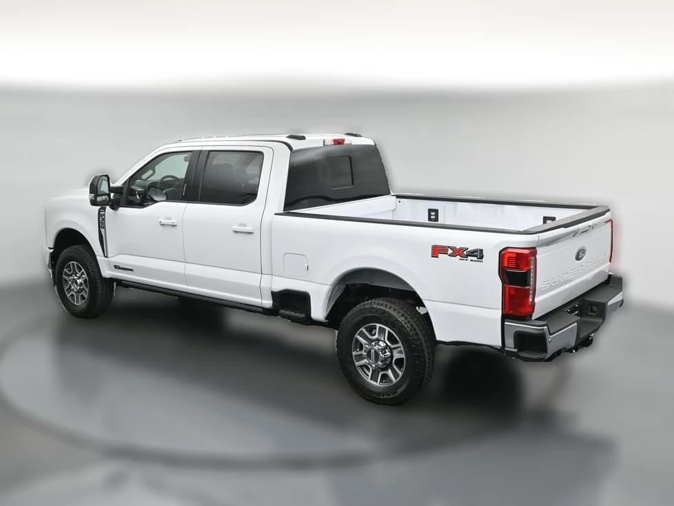 Ford Super Duty F-350 SRW LARIAT 4WD Crew Cab 6.75' Box 2026 — side view