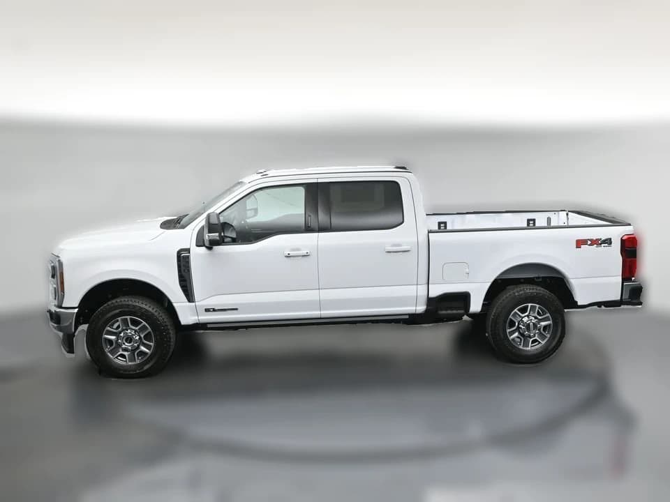 Ford Super Duty F-350 SRW LARIAT 4WD Crew Cab 6.75' Box 2026 — side view