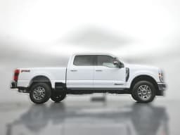 Ford Super Duty F-350 SRW LARIAT 4WD Crew Cab 6.75' Box 2026 — side view