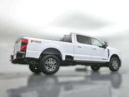 Ford Super Duty F-350 SRW LARIAT 4WD Crew Cab 6.75' Box 2026 — side view
